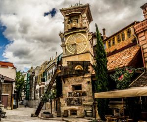 Bashnya-chasyi-teatr-Rezo-Gabriadze-300x250